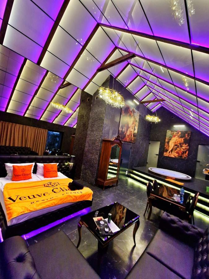 Hotel Ramka & Restaurant & Wine Bar Aparthotel